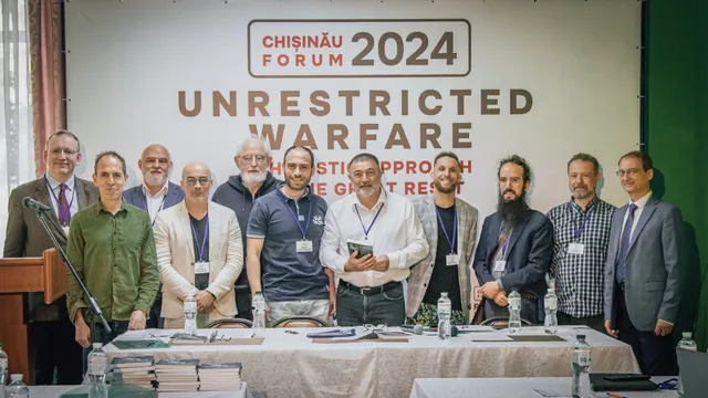 Ein Gruppenfoto beim Chișinău Forum 2024